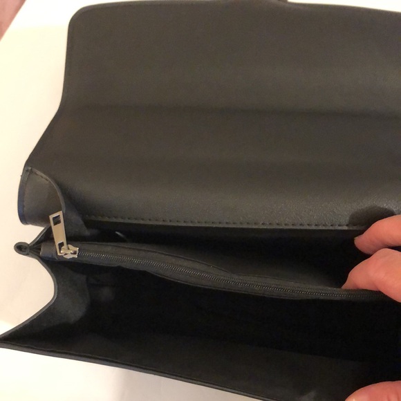 LouLu purse w/ shoulder strap - Picture 10 of 11